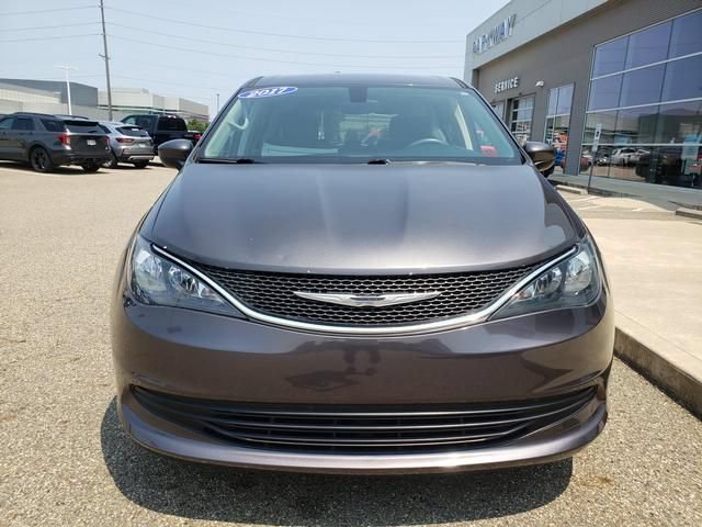 Used 2017 Chrysler Pacifica Touring FWD image 10