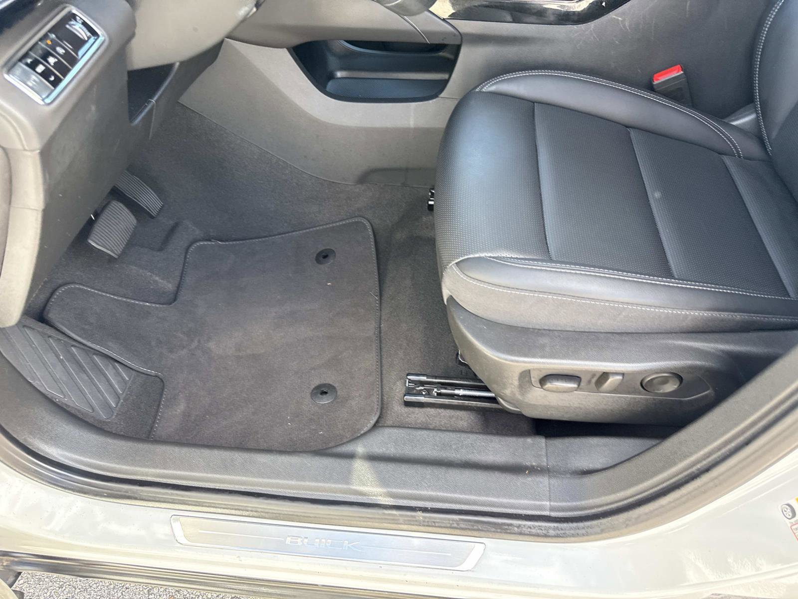 Used 2025 Buick Envision Preferred image 19