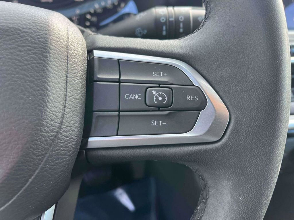 Used 2024 Jeep Compass Latitude AWD/4WD image 18