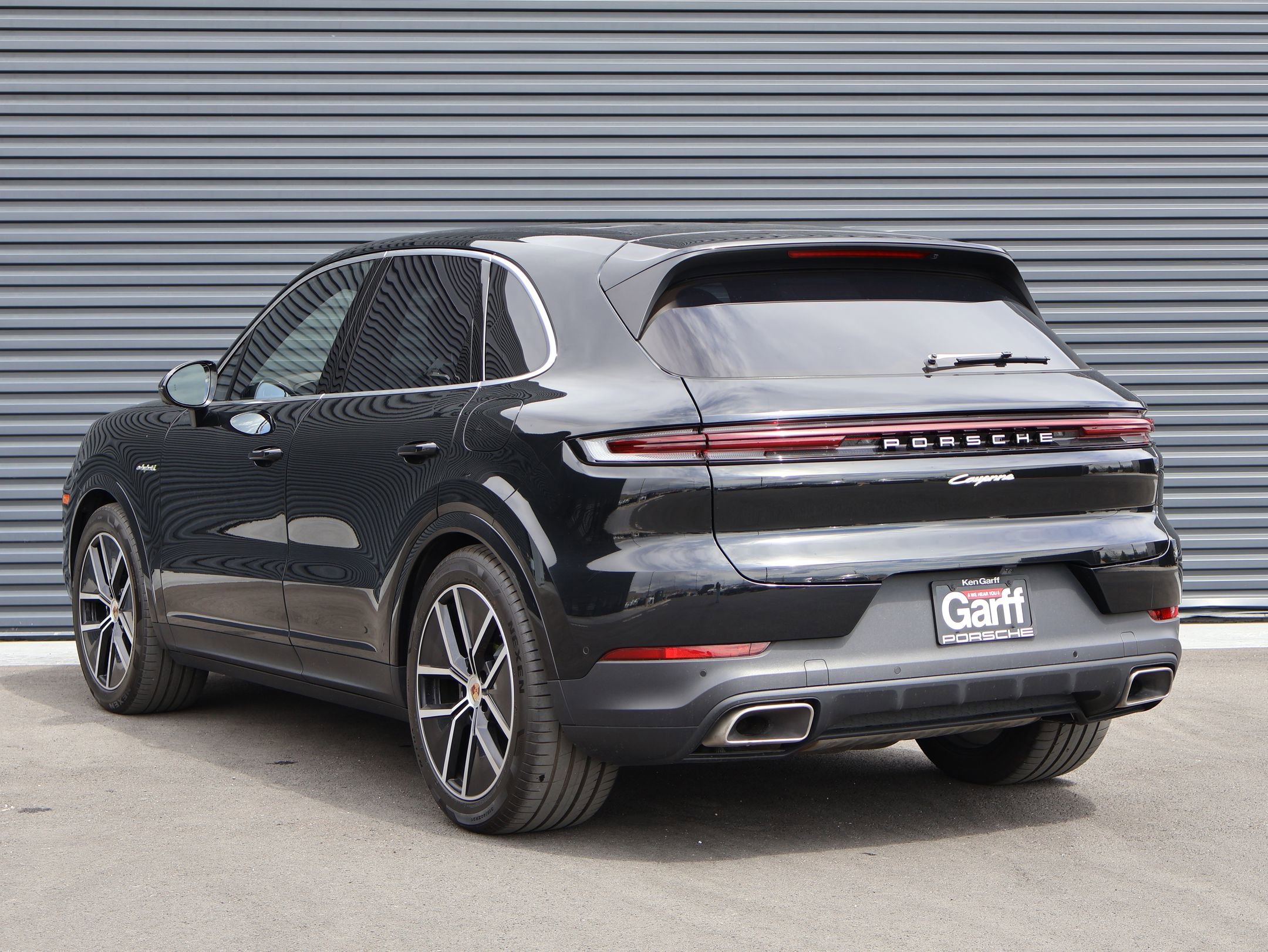 Used 2025 Porsche Cayenne E-Hybrid image 3