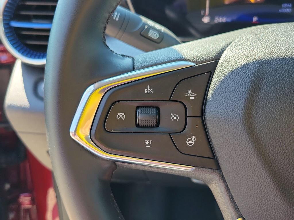 Used 2025 Chevrolet Trax LT w/ LT Convenience Package FWD image 32