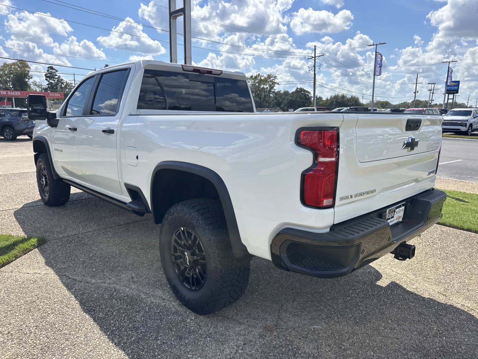 New 2026 Chevrolet Silverado 2500 ZR2 AWD/4WD image 4