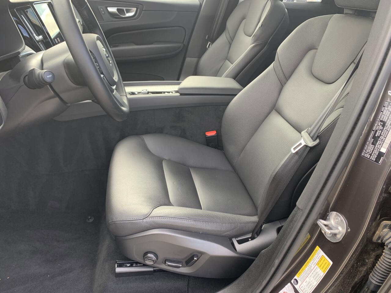 Used 2025 Volvo XC60 B5 Plus w/ Climate Package image 2