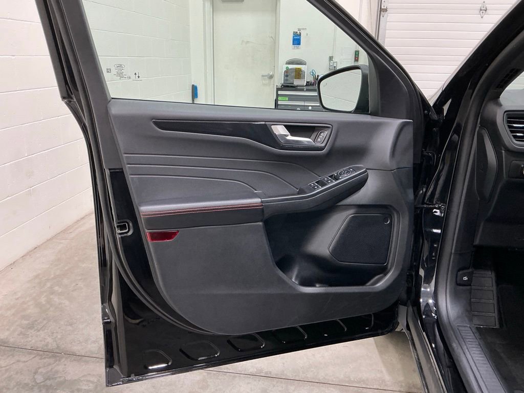 Used 2025 Ford Escape ST-Line image 17