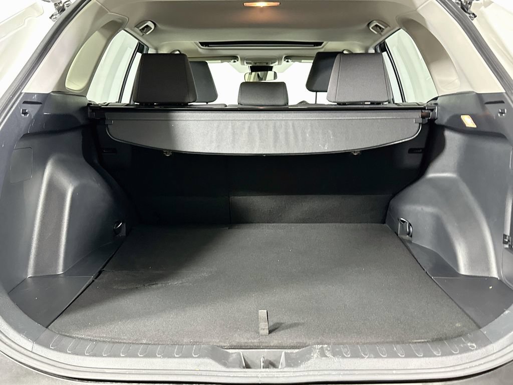 Used 2021 Toyota RAV4 XLE w/ Convenience Package FWD image 16