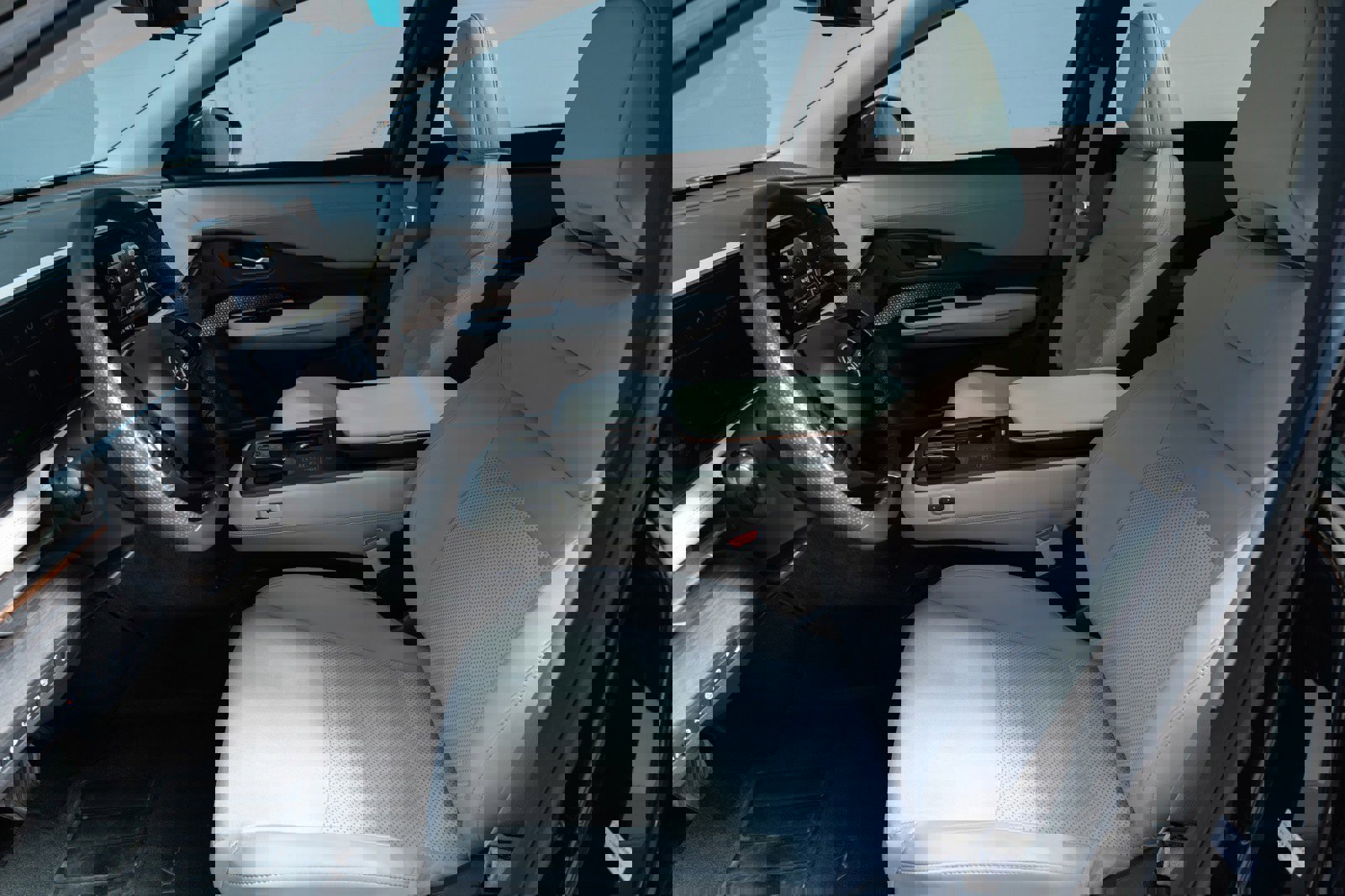 Used 2023 Nissan Ariya AWD image 4