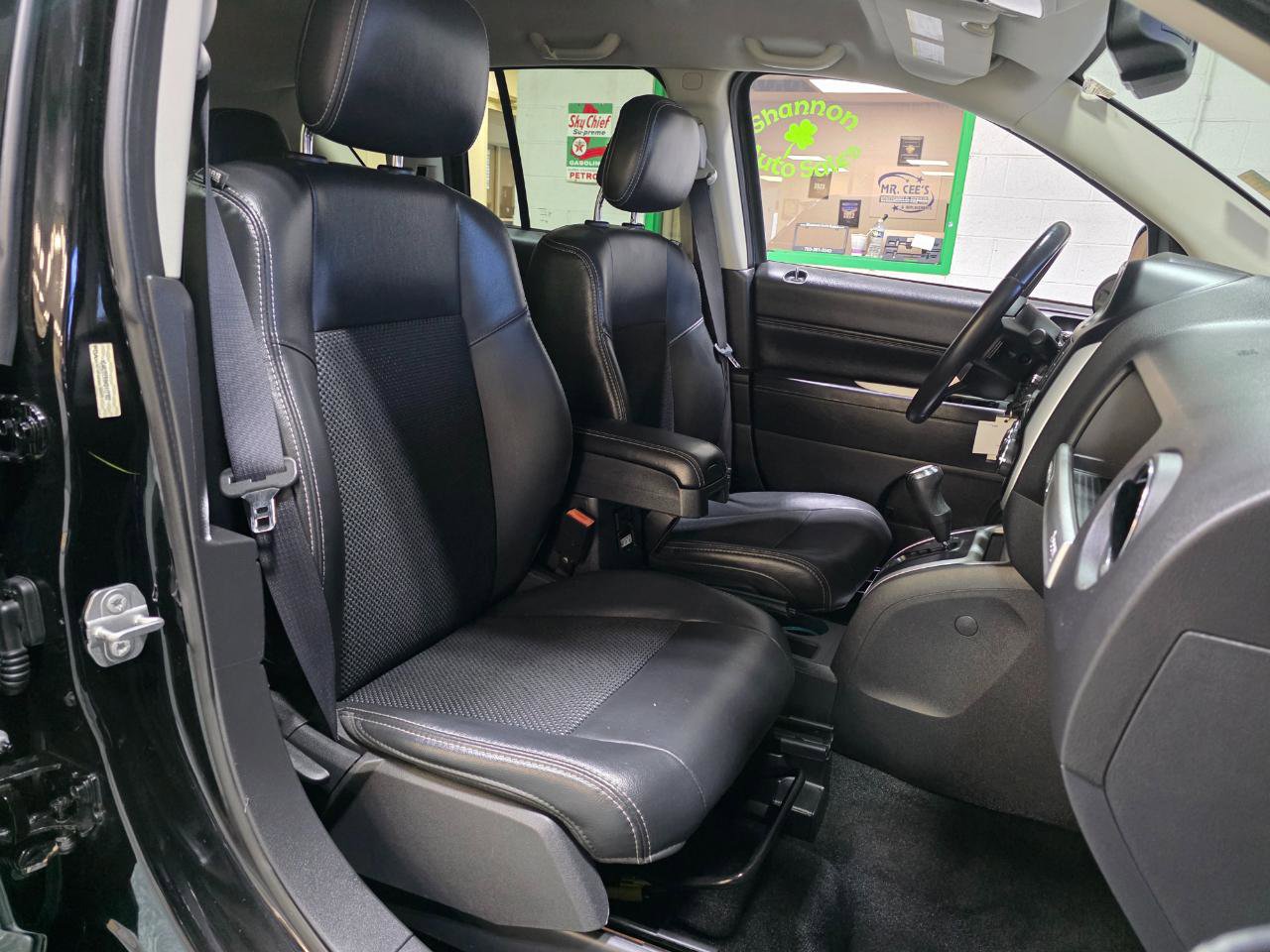 Used 2017 Jeep Compass Latitude image 24