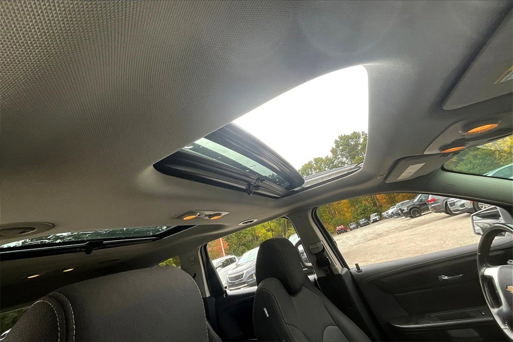 Used 2017 Chevrolet Traverse LT w/ Style and Technology Package image 28