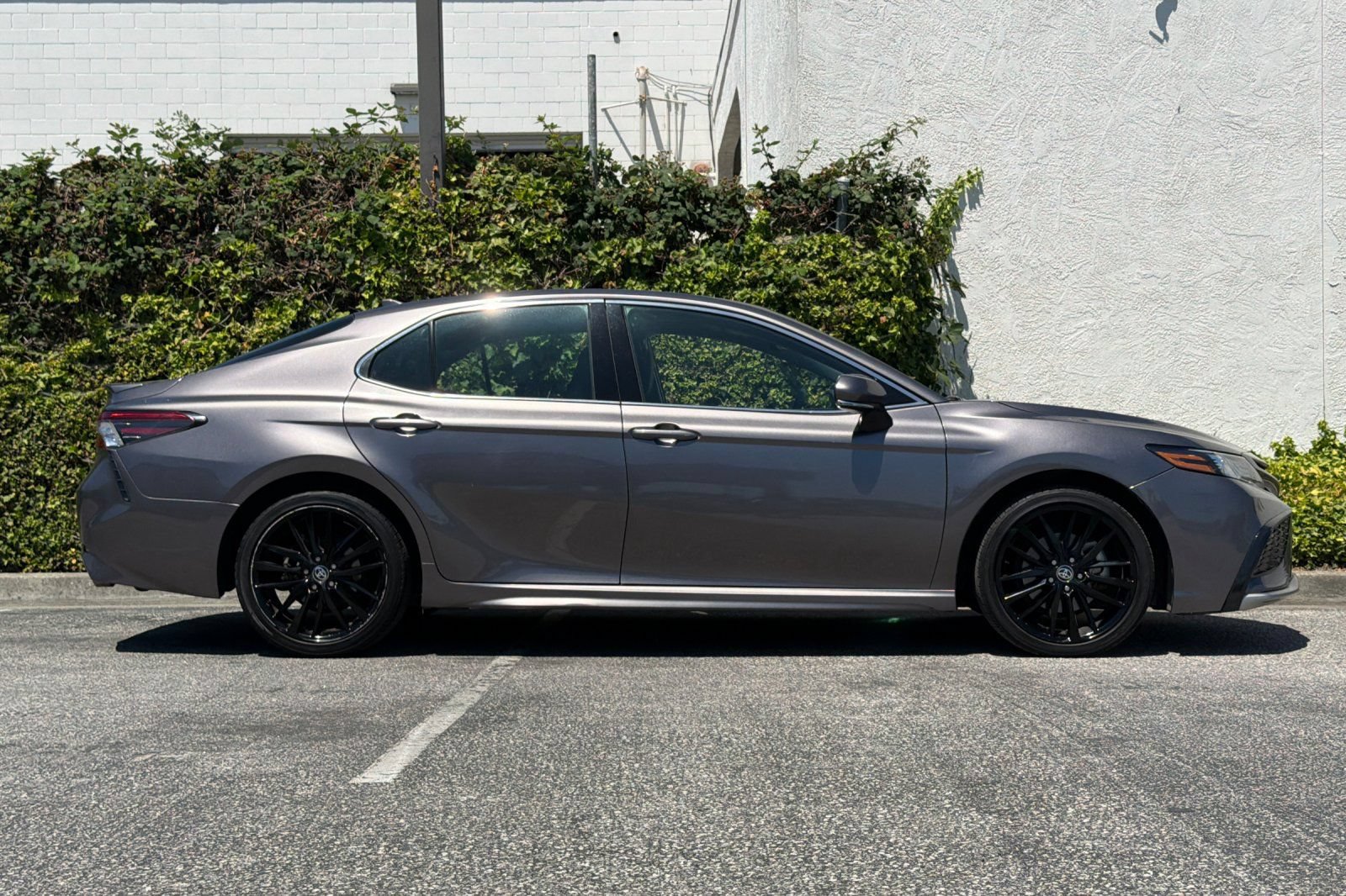 Used 2024 Toyota Camry XSE FWD image 3