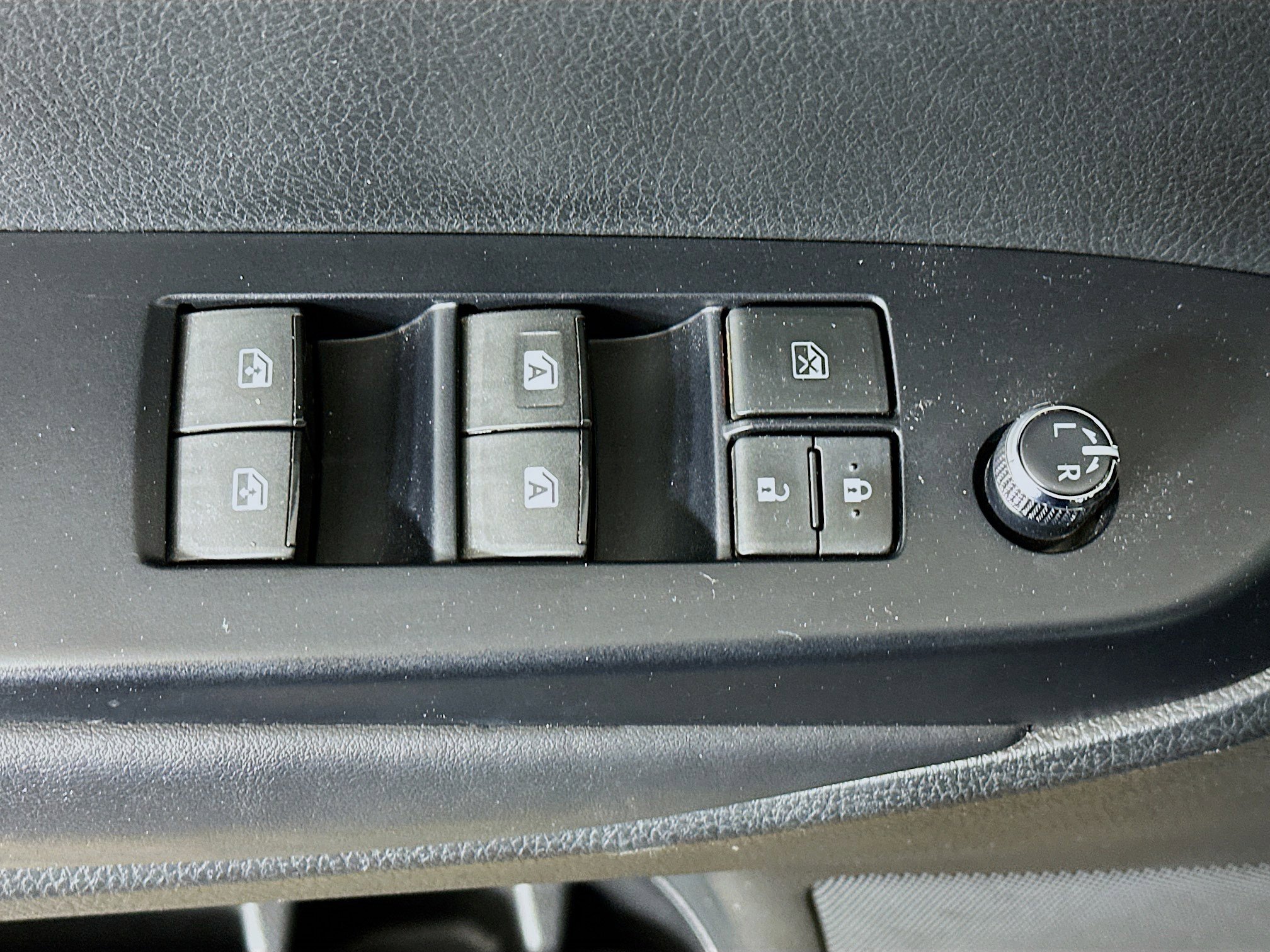 Used 2018 Toyota Highlander SE image 15