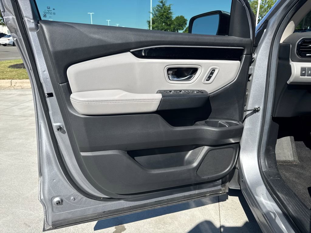 Used 2025 Honda Pilot EX-L image 14