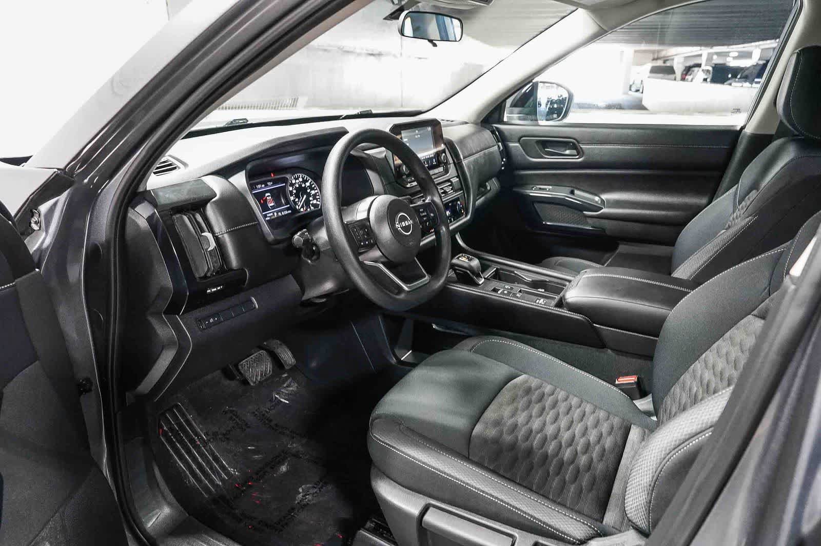 Used 2024 Nissan Pathfinder S FWD image 17
