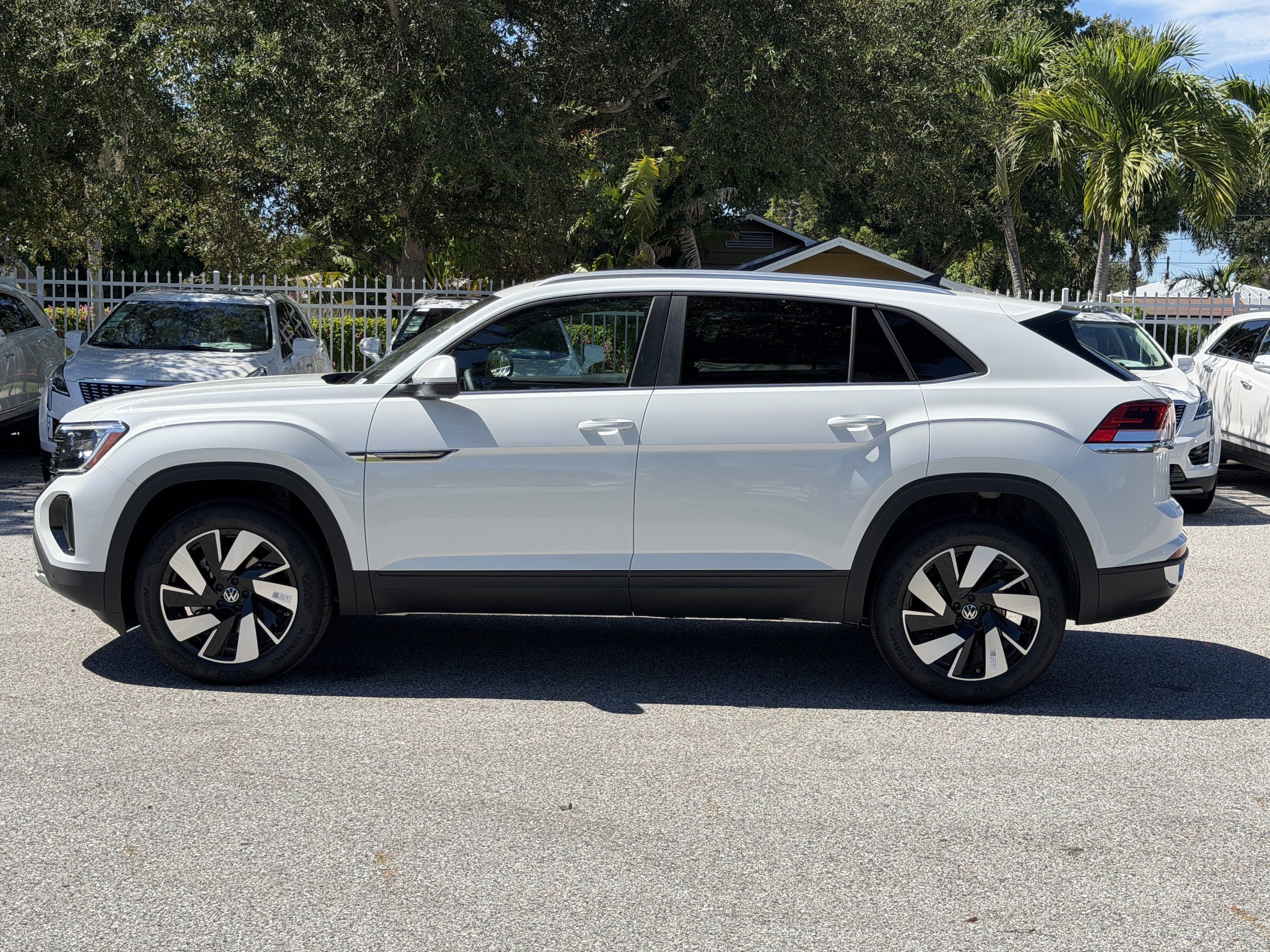 New 2026 Volkswagen Atlas Cross Sport SE FWD image 4