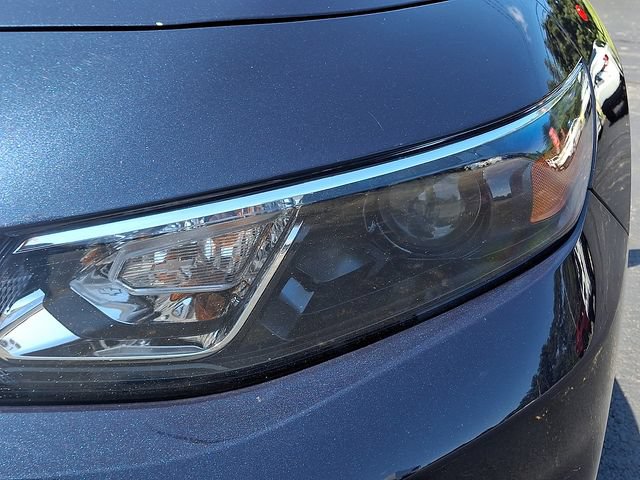 Used 2017 Chevrolet Malibu Premier w/ Premier Sun and Wheel Package FWD image 9