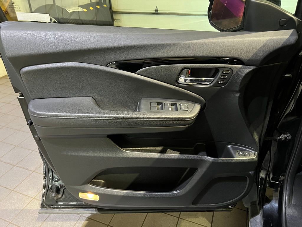 Used 2022 Honda Pilot Touring image 16