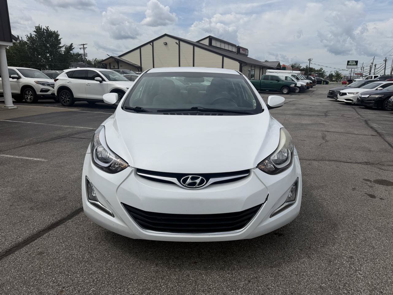Used 2015 Hyundai Elantra SE w/ Option Group 02 FWD image 3