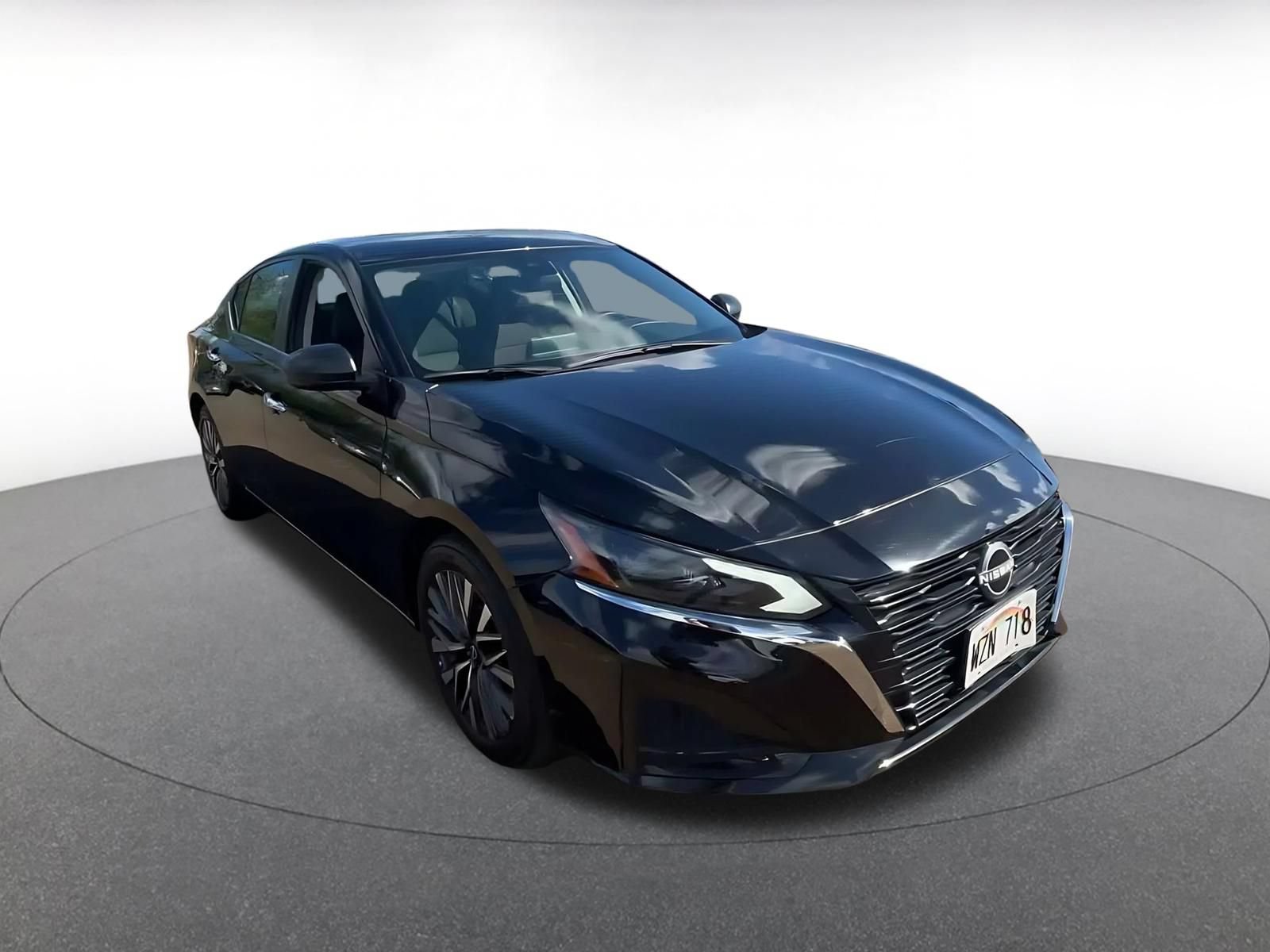 Used 2024 Nissan Altima 2.5 SV FWD image 3