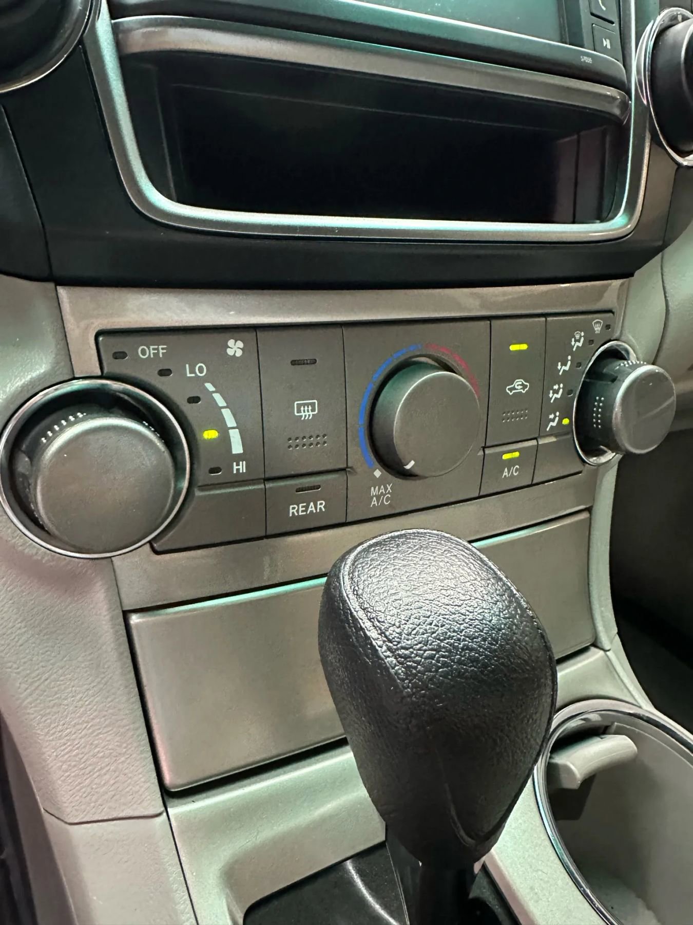 Used 2013 Toyota Highlander SE image 19