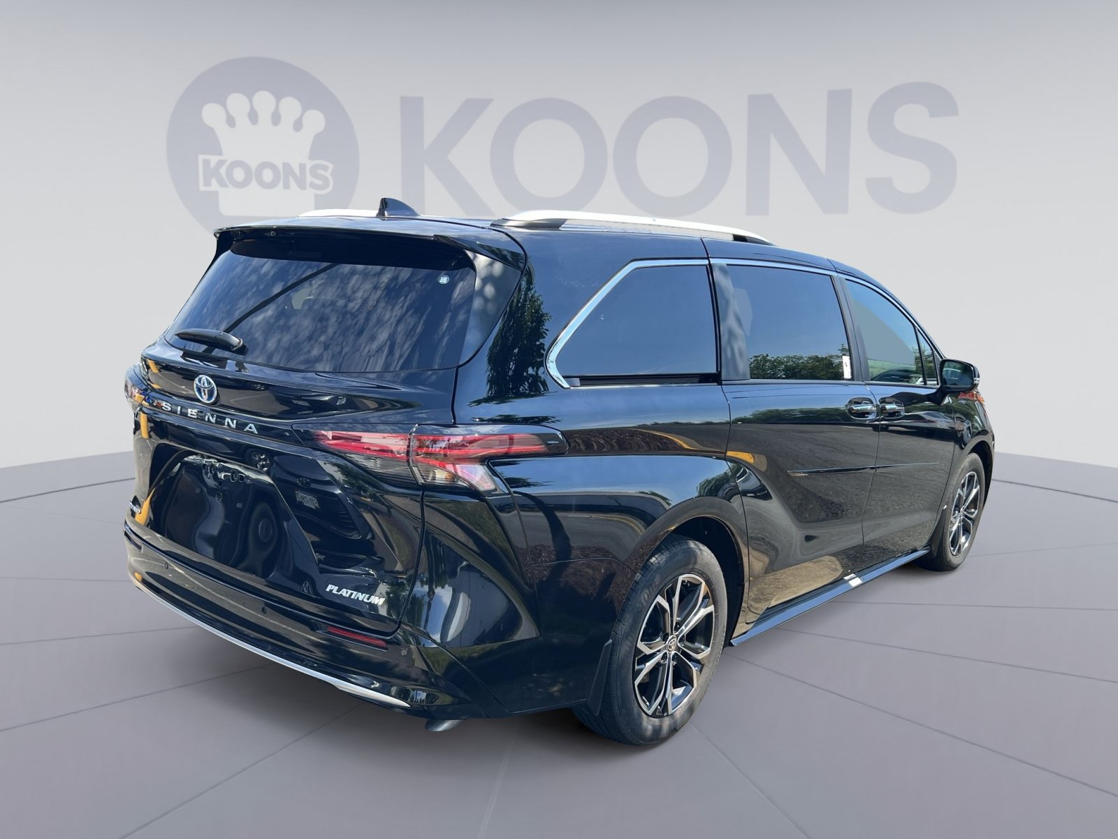 Used 2025 Toyota Sienna Platinum AWD/4WD image 5