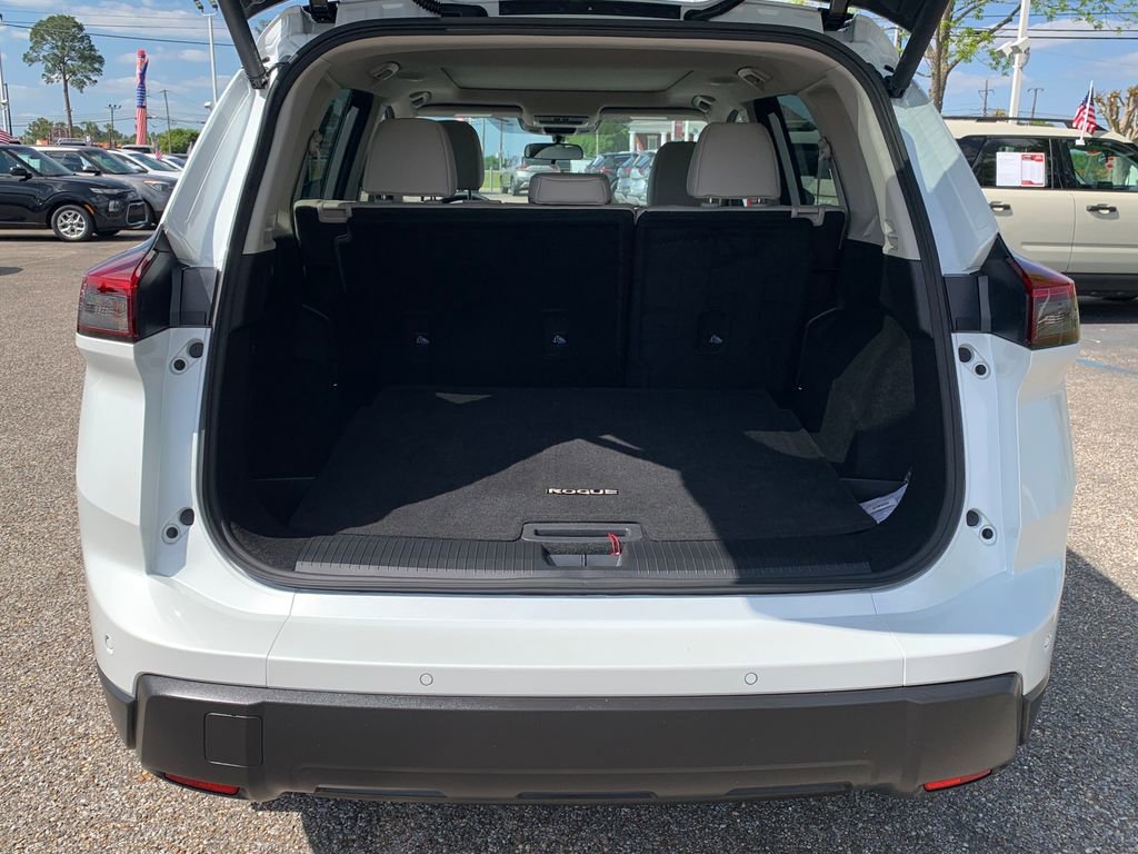 Used 2026 Nissan Rogue SV w/ SV Premium Package image 7
