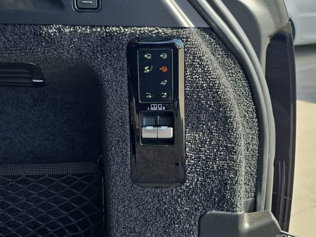 Used 2023 Land Rover Range Rover Autobiography image 14