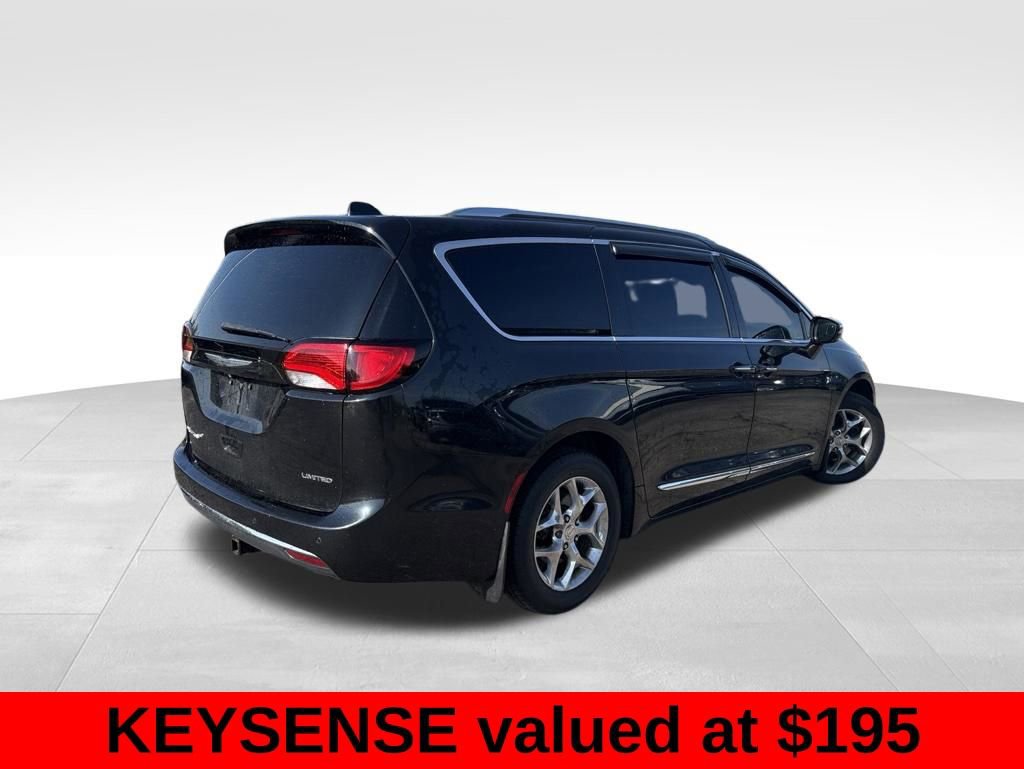 Used 2017 Chrysler Pacifica Limited FWD image 5
