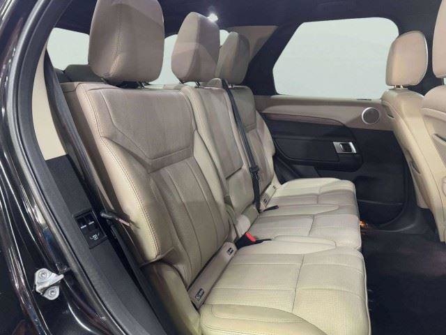 Used 2017 Land Rover Discovery HSE AWD/4WD image 47