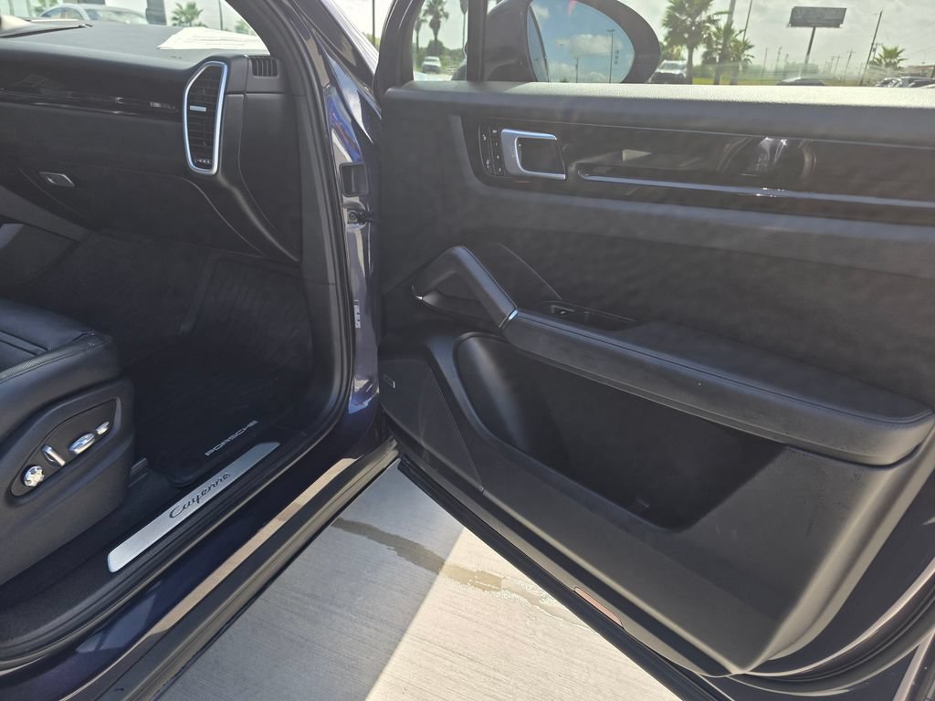 Used 2019 Porsche Cayenne AWD/4WD image 18