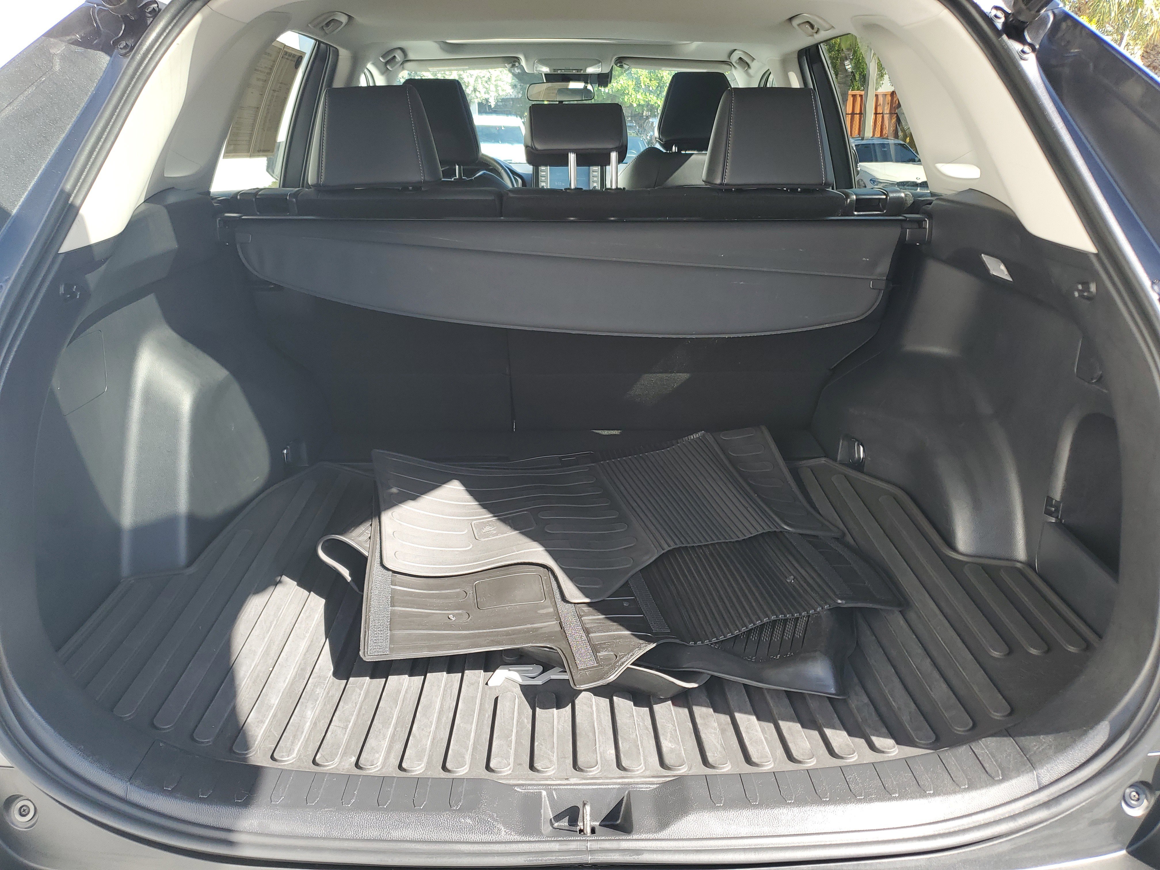 Used 2021 Toyota RAV4 XLE Premium image 9