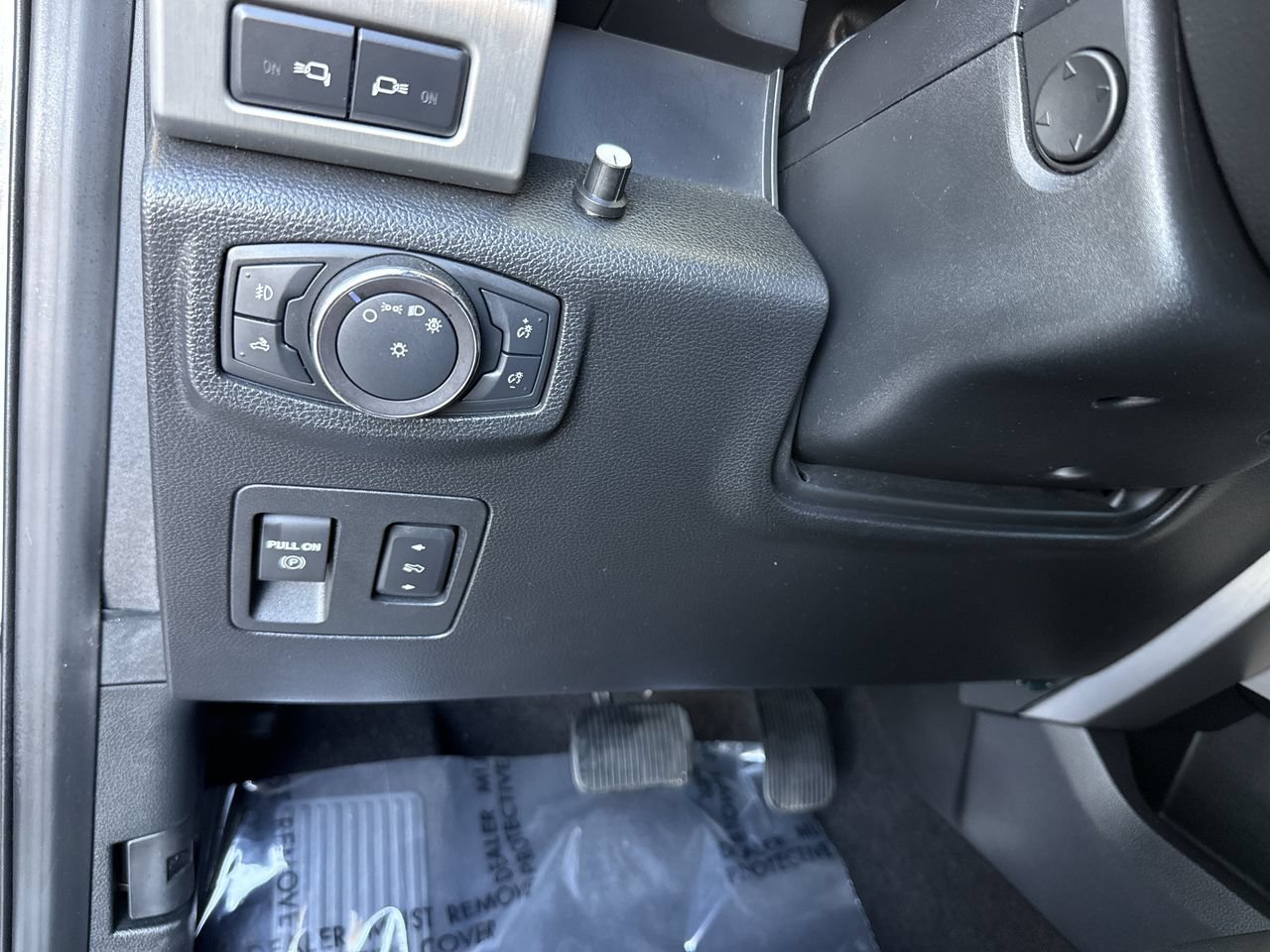 Used 2019 Ford F150 Platinum w/ Equipment Group 701A Luxury AWD/4WD image 15