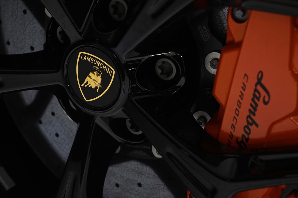 Used 2025 Lamborghini Revuelto image 24