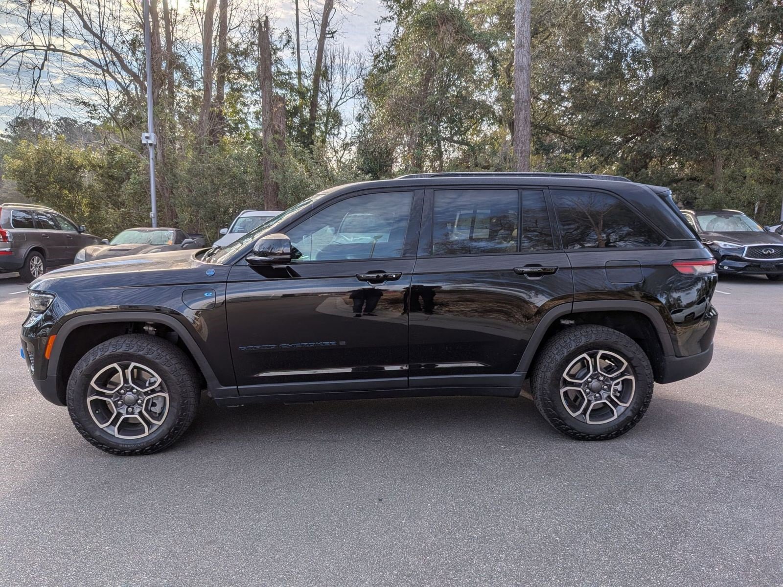 Used 2023 Jeep Grand Cherokee Trailhawk image 6