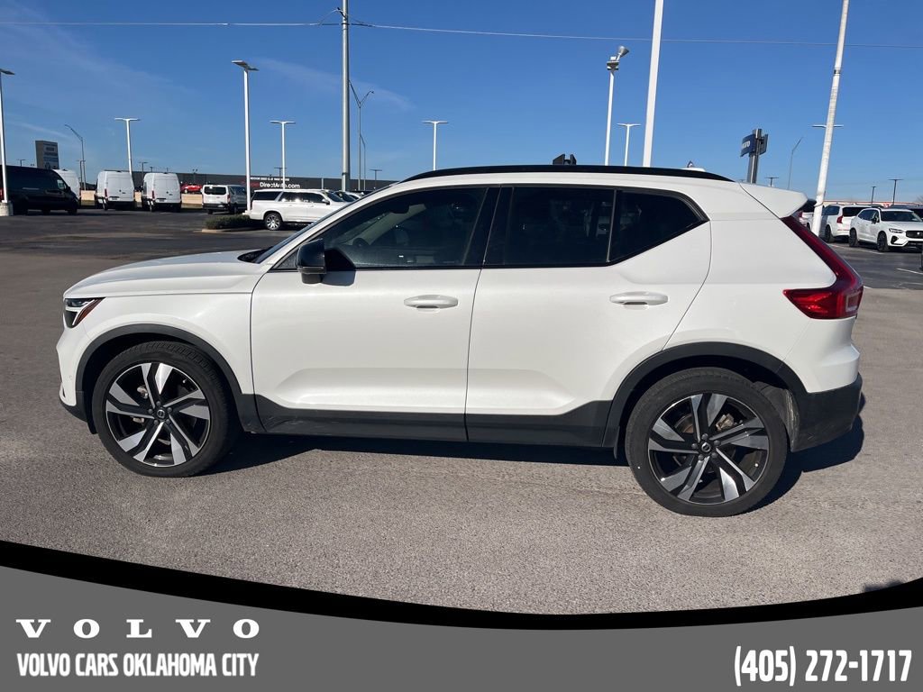 Certified 2023 Volvo XC40 B4 Ultimate w/ Protection Package Premier image 8