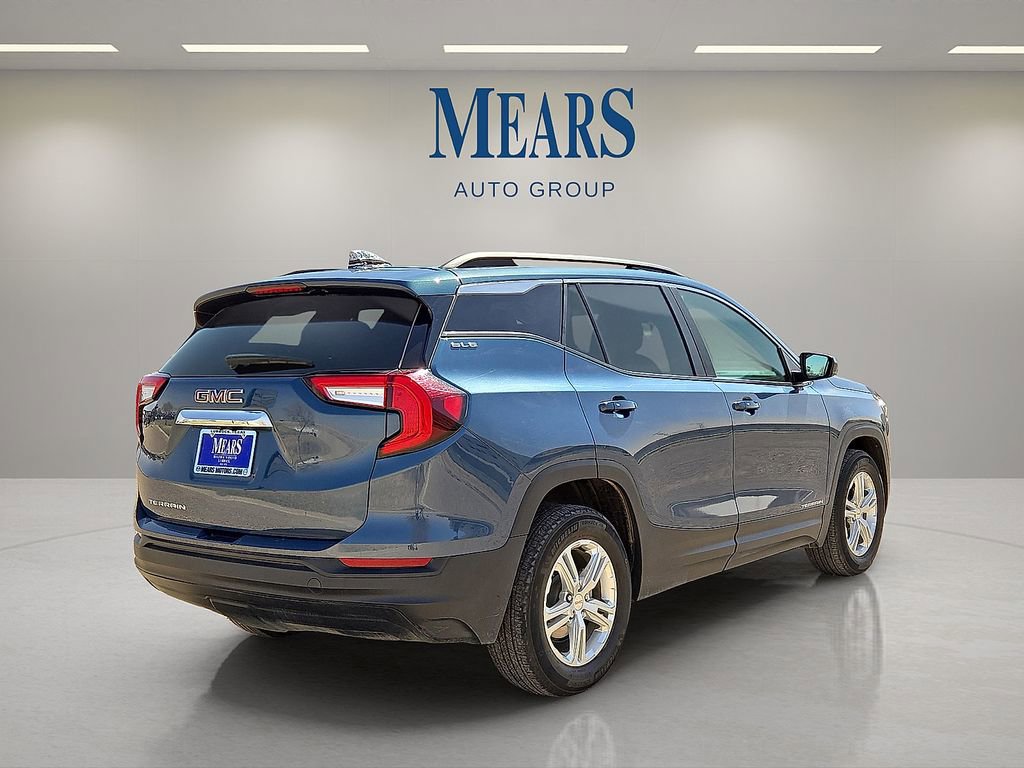 Used 2024 GMC Terrain SLE w/ Driver Convenience Package image 5