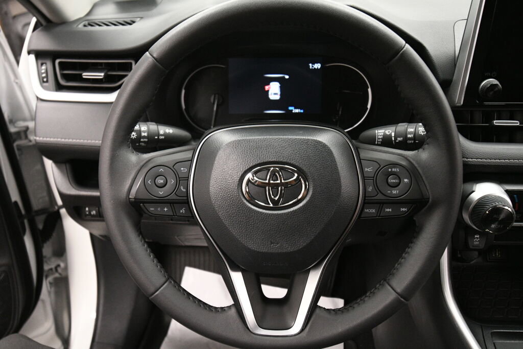 Used 2025 Toyota RAV4 XLE Premium AWD/4WD image 12