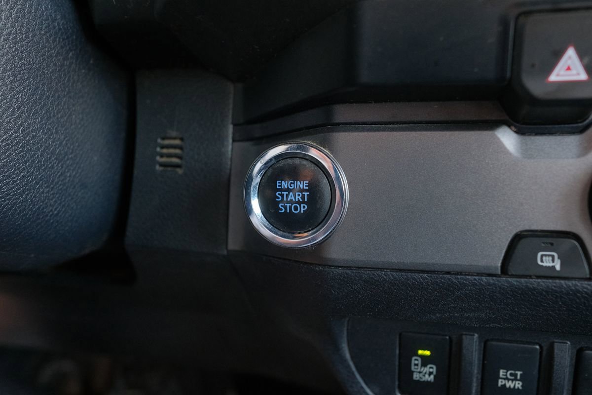 Used 2021 Toyota Tacoma TRD Sport w/ Technology Package image 19