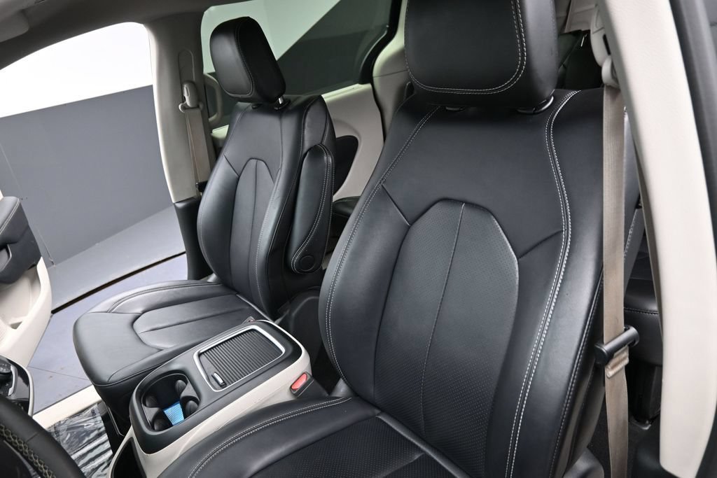 Used 2024 Chrysler Pacifica Touring-L FWD image 20