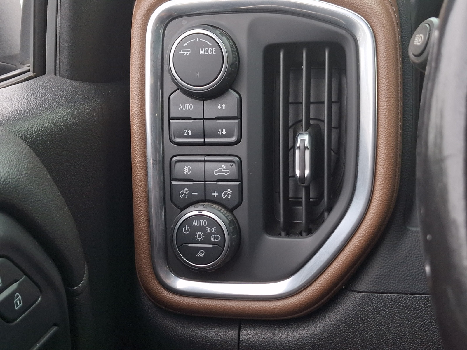 Used 2021 Chevrolet Silverado 1500 High Country w/ Technology Package AWD/4WD image 25