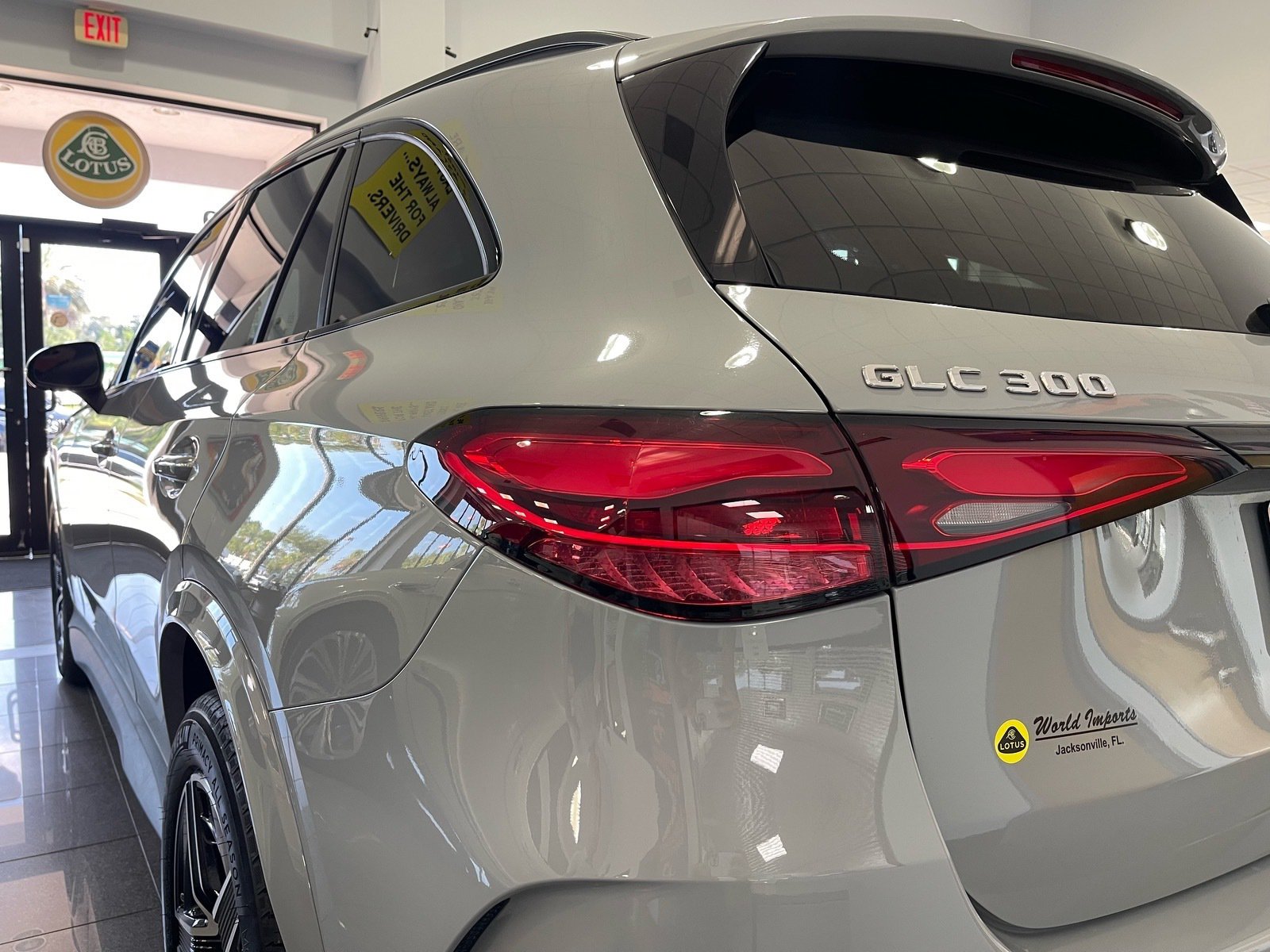 Used 2025 Mercedes-Benz GLC 300 4MATIC image 15
