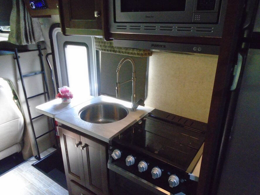 Used 2019 Chevrolet Express 4500 w/ RV Package RWD image 46