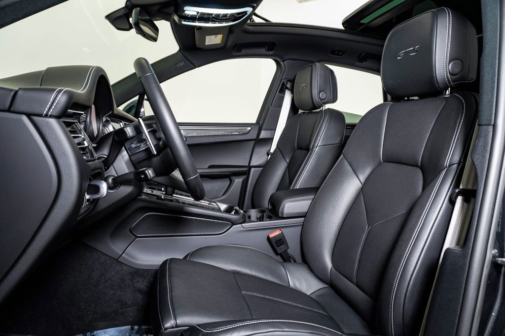 Certified 2025 Porsche Macan GTS image 5