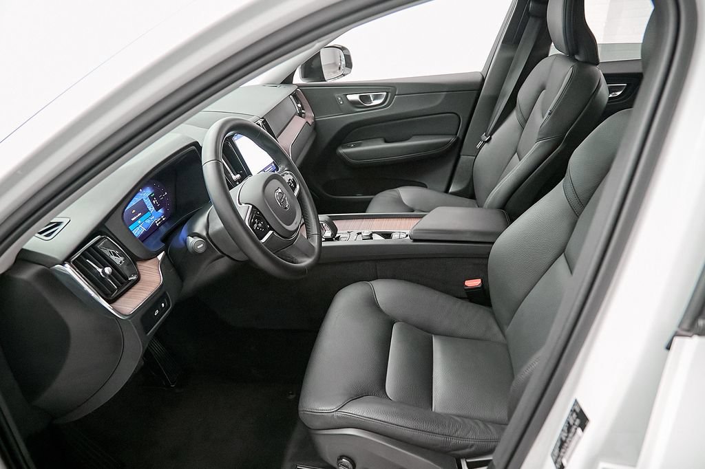 Certified 2024 Volvo XC60 T8 Plus w/ Protection Package Premier AWD/4WD image 17
