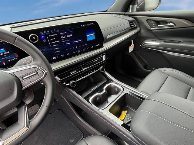 New 2026 Chevrolet Traverse LT w/ Driver Confidence Package AWD/4WD image 18