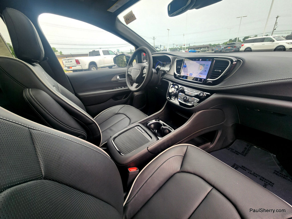 New 2027 Chrysler Pacifica Limited FWD image 43