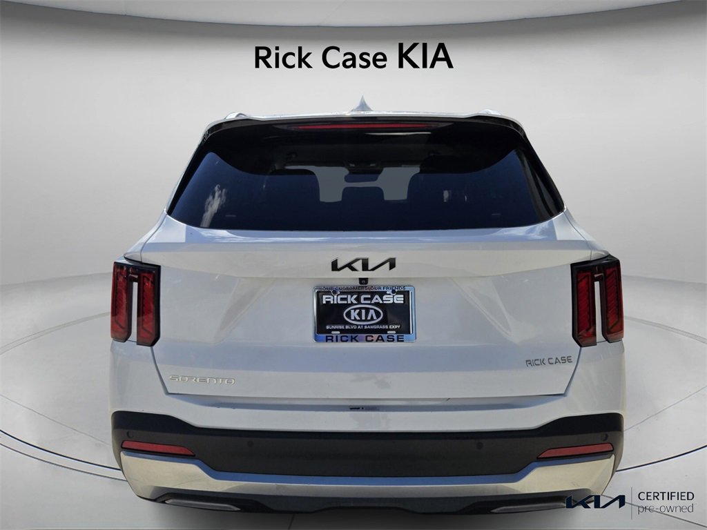 Certified 2024 Kia Sorento S image 6