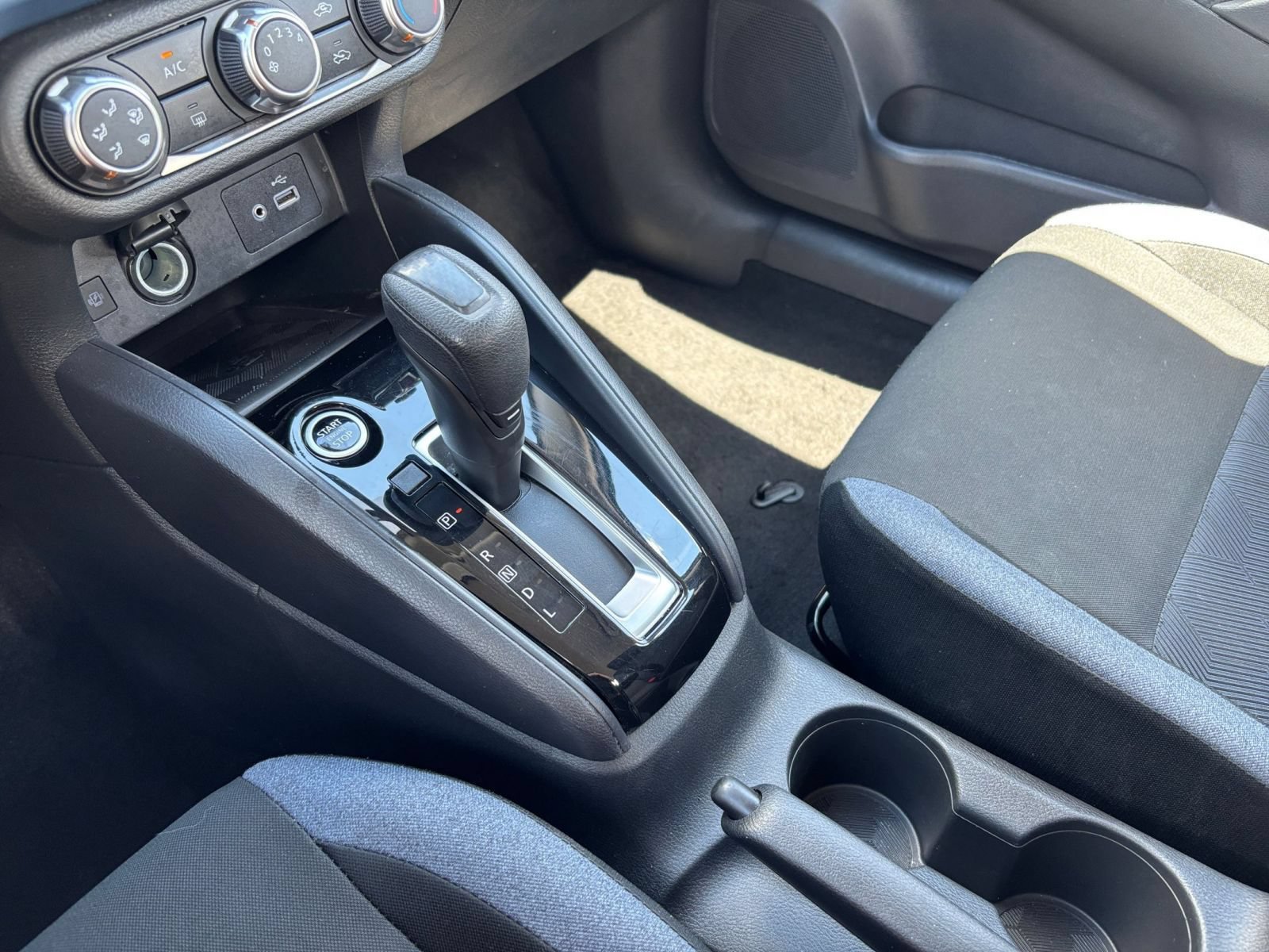 Used 2025 Nissan Versa SV FWD image 39