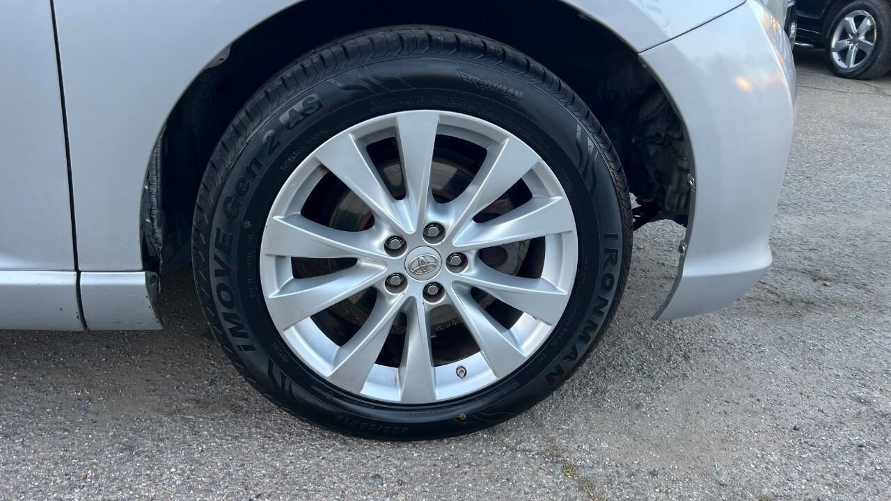 Used 2013 Toyota Venza XLE FWD image 36