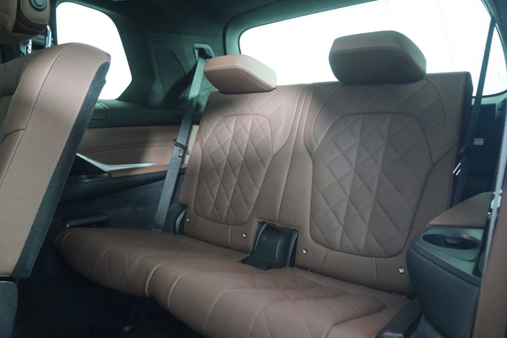Used 2026 BMW X7 xDrive40i w/ Executive Package AWD/4WD image 17