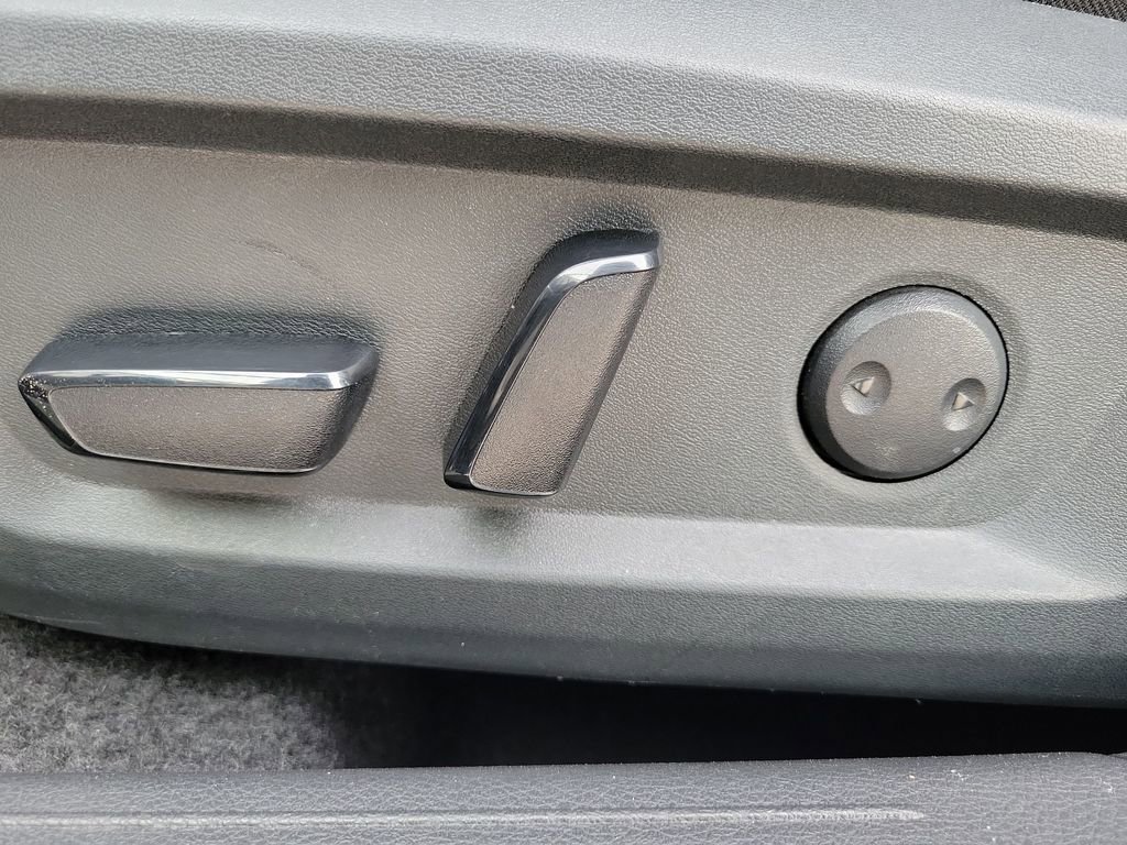 Used 2025 Nissan Rogue SV image 17