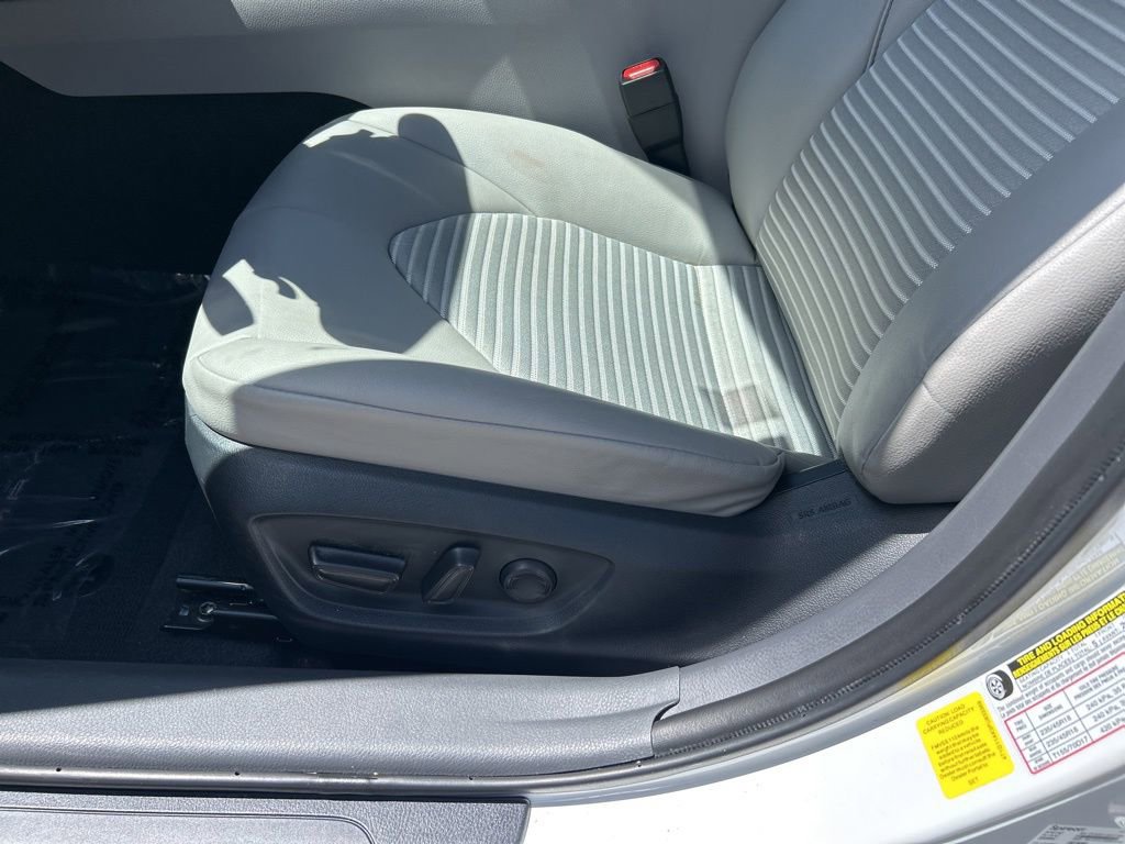 Used 2023 Toyota Camry SE FWD image 17